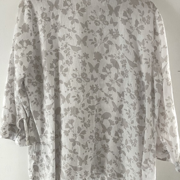 Pretty Spring butterfly print. Pale silvery grey on white. Coldwater Creek. PL. - Picture 2 of 8